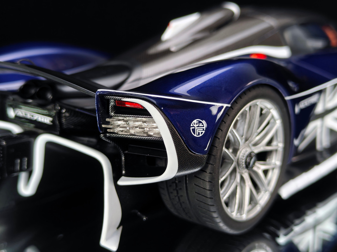 1/18 Frontiart Aston Martin Valkyrie (Sabiro Blue) Car Model Limited 199 Pieces