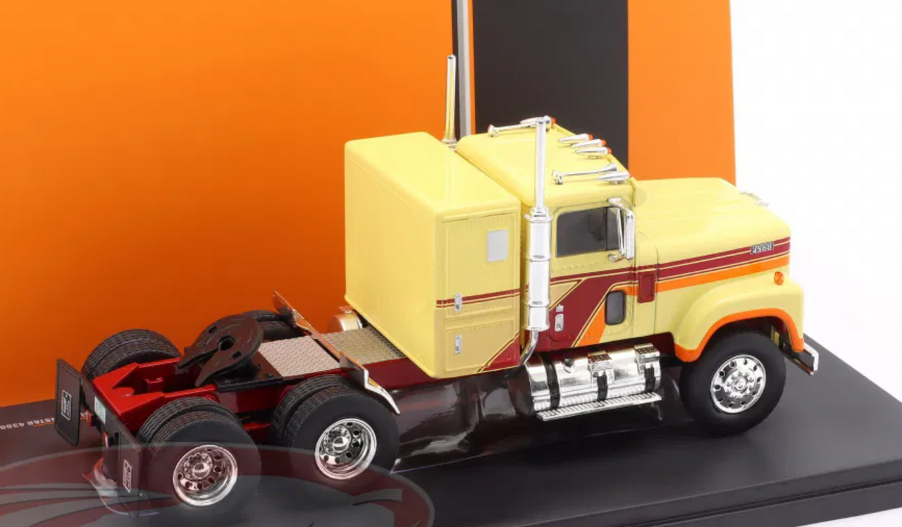 1/43 Ixo 1980 International Transtar 4300 SZM (Yellow) Diecast Car Model