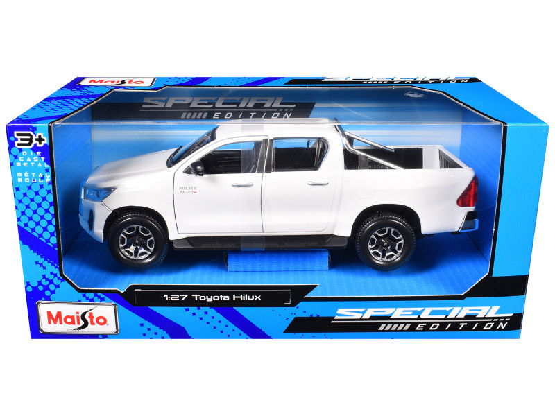 1/24 Maisto Toyota Hilux Pick-Up (White) Diecast Car Model