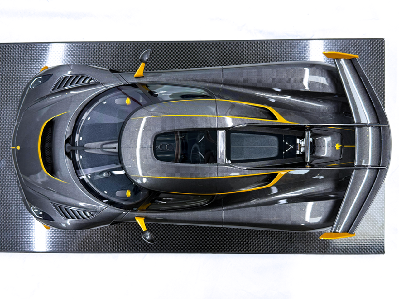 1/8 Frontiart Koenigsegg Jesko 7509 Carbon Gold Car Model Limited 50 Pieces