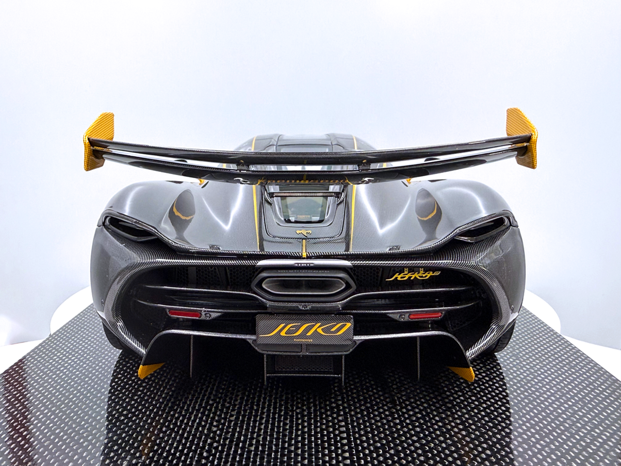 1/8 Frontiart Koenigsegg Jesko 7509 Carbon Gold Car Model Limited 50 Pieces