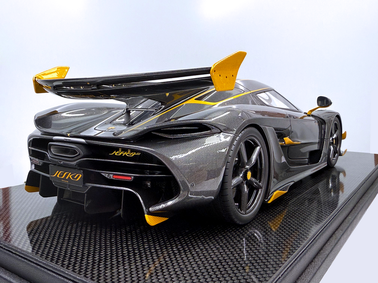 1/8 Frontiart Koenigsegg Jesko 7509 Carbon Gold Car Model Limited 50 Pieces