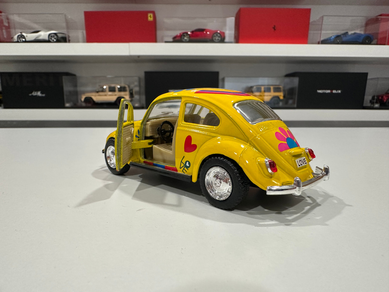 1/32 Kinsmart 1967 Volkswagen Classical Beetle Print Flowers 5″ (Yellow) Diecast Car Model (new no retail box)