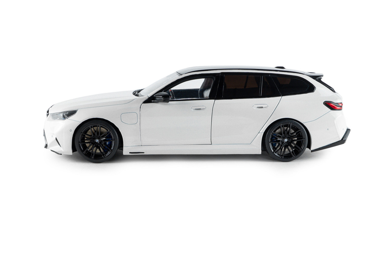 M5 - アルピンホワイト (チェイスカー) BMW M5 アルピンホワイト