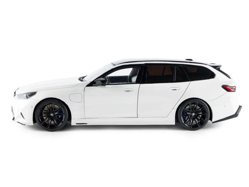 1/18 Solido 2025 BMW M5 G99 (Alpine White) Diecast Car Model