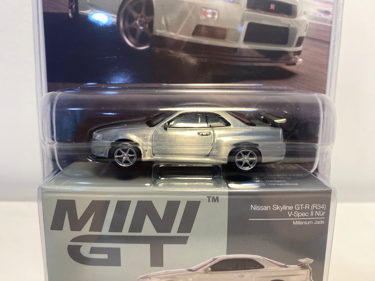 CHASE CAR 1/64 Mini GT Nissan Skyline GT-R (R34) V-Spec II Nür (Chrome Silver) Diecast Car Model