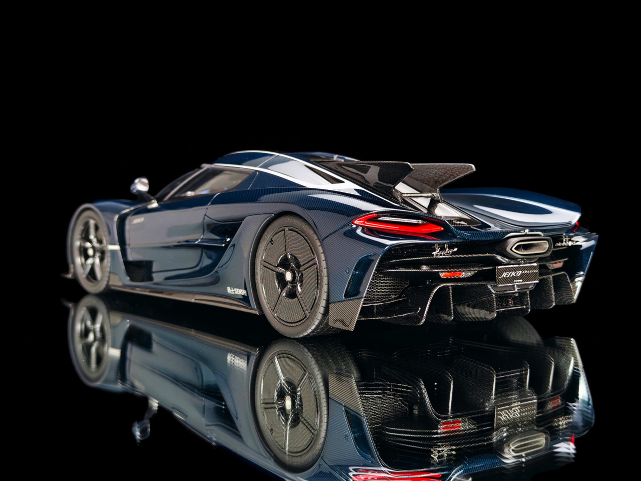 1/18 Frontiart Koenigsegg Jesko Absolut (Blue Tinted Carbon) Car Model Limited 100 Pieces