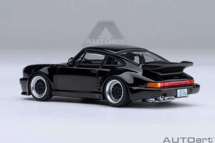 1/64 AUTOart Porsche 911 (930) Turbo Wangan Midnight “Blackbird
