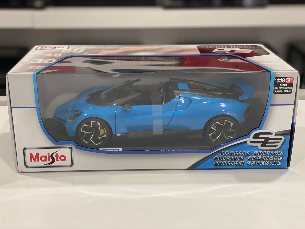 1/18 Maisto Bugatti Mistral (Blue) Diecast Car Model