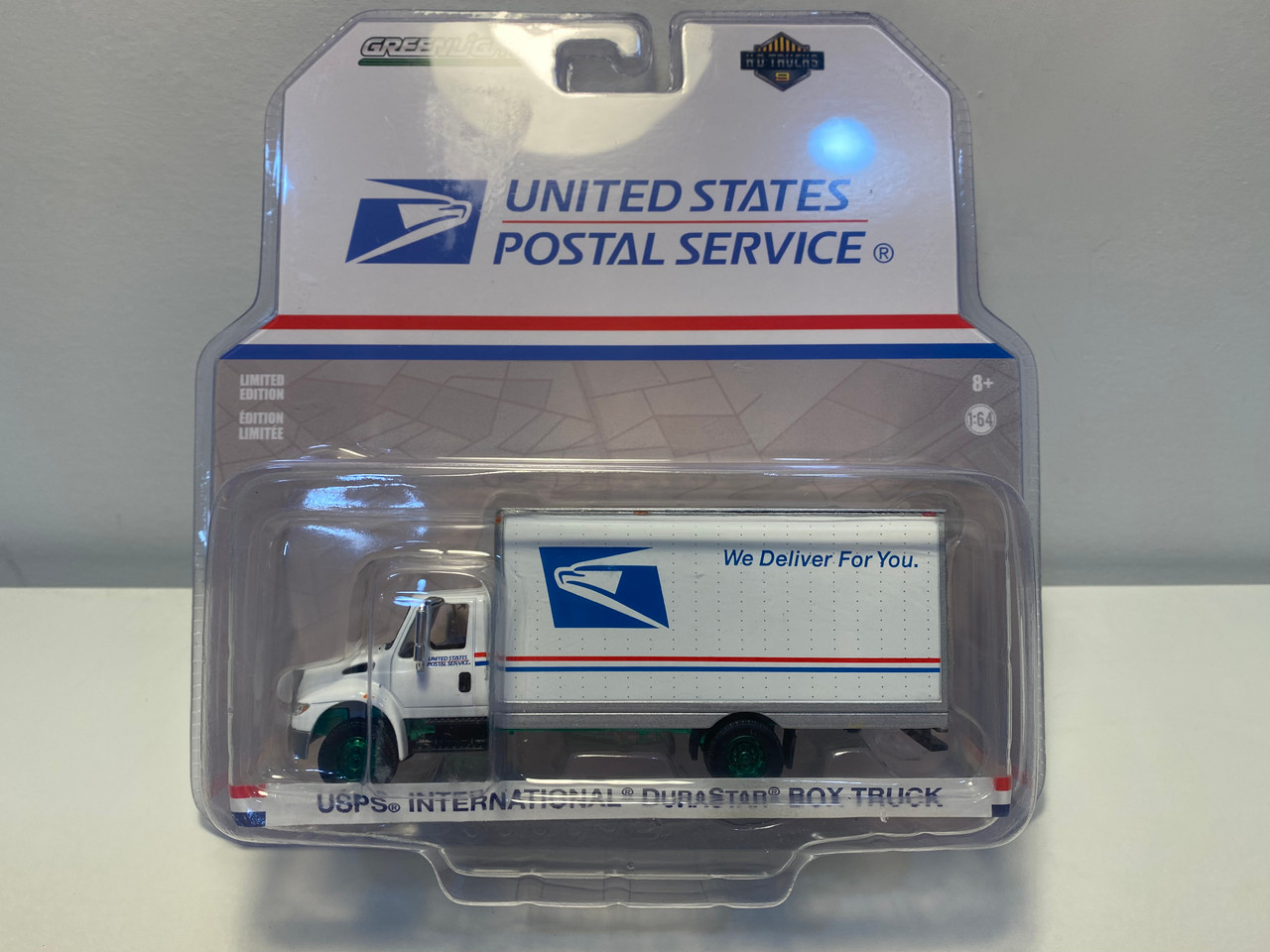 CHASE CAR 1/64 Greenlight 2013 International Durastar Box Truck USPS "United States Postal Service" (USPS) "H.D. Trucks" Series 9 Diecast Car Model