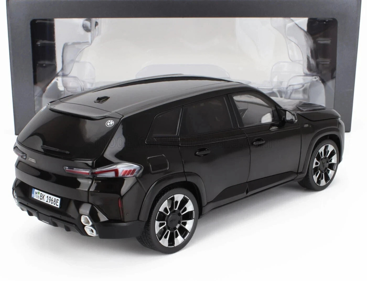 1/18 Dealer Edition BMW XM G09 (Black) Diecast Car Model