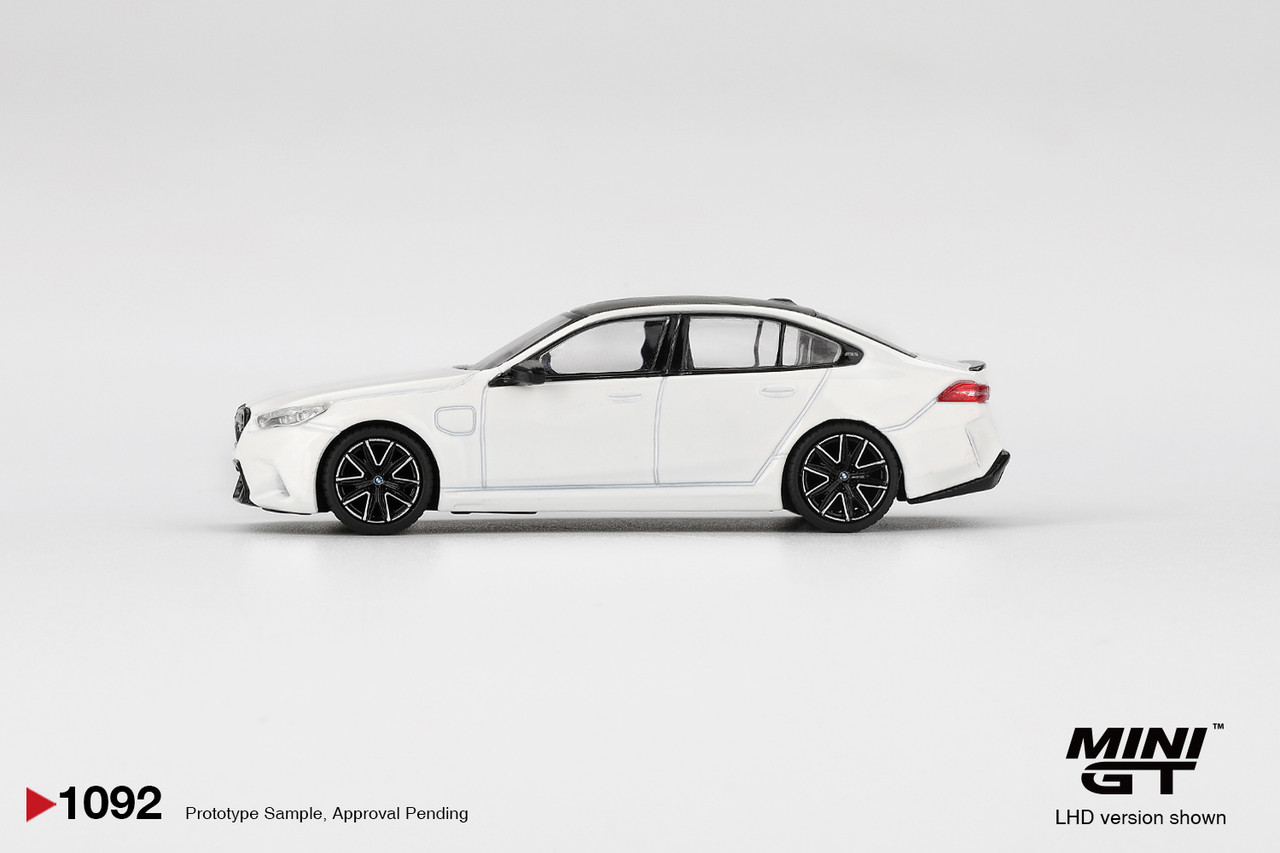 【？】 1/64 Mini GT BMW M5 (G90) (Alpine White) Car Model - LIVECARMODEL.com