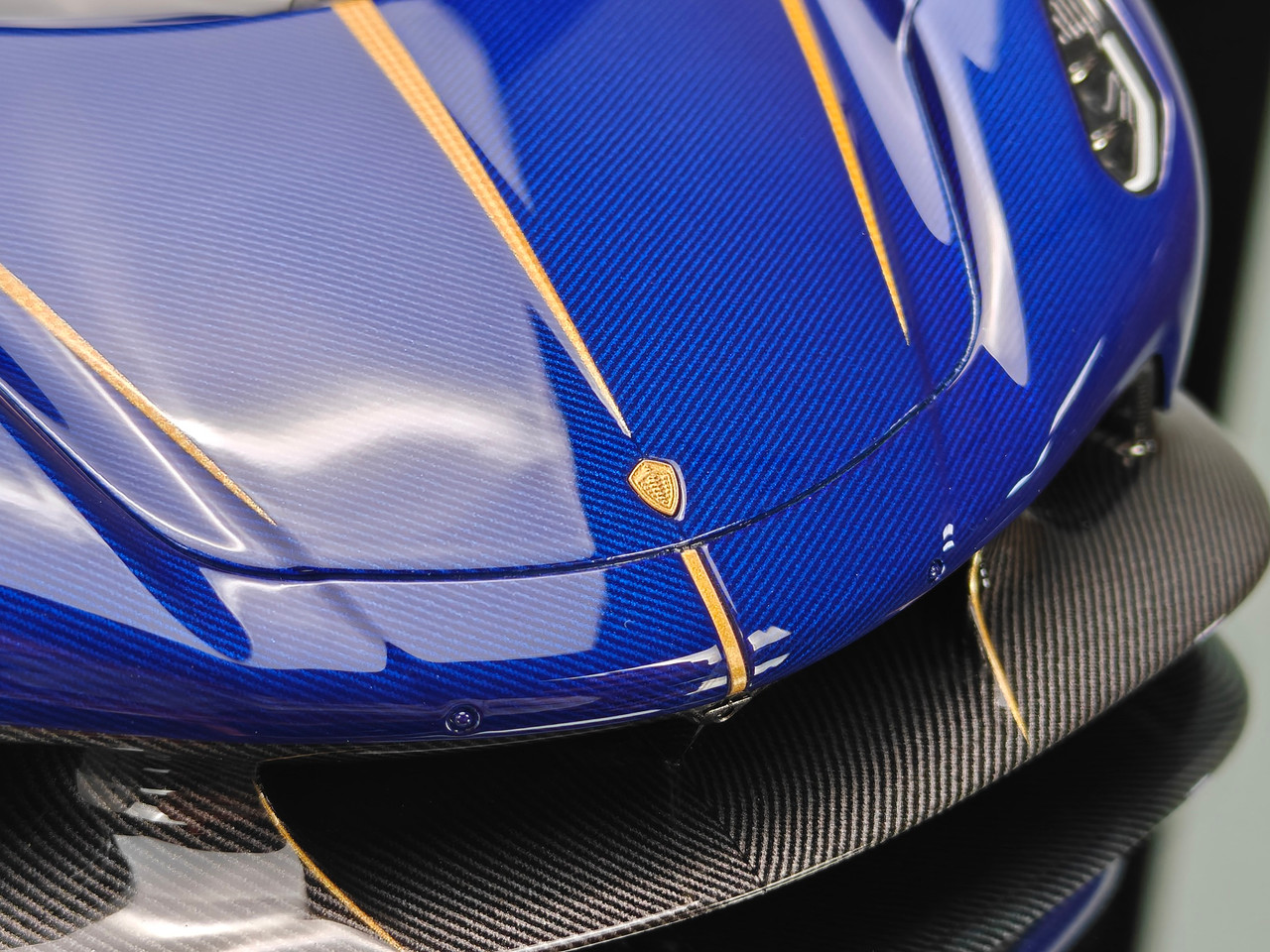 1/18 Frontiart Koenigsegg Jesko Absolut 7389 in Blue-Tinted Carbon