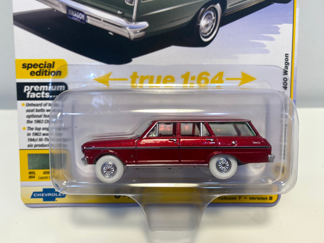 malive CHASE CAR 1963 Chevrolet II Nova 400 Wagon (Red with White Wheels
