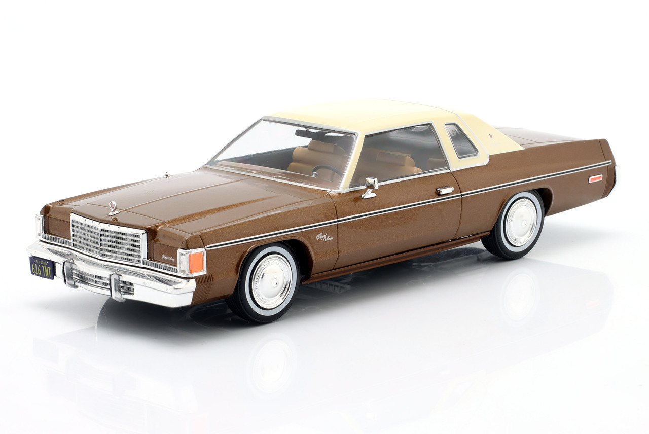にににに 1/24 WhiteBox 1977 Dodge Royal Monaco (Brown Metallic) Diecast Car