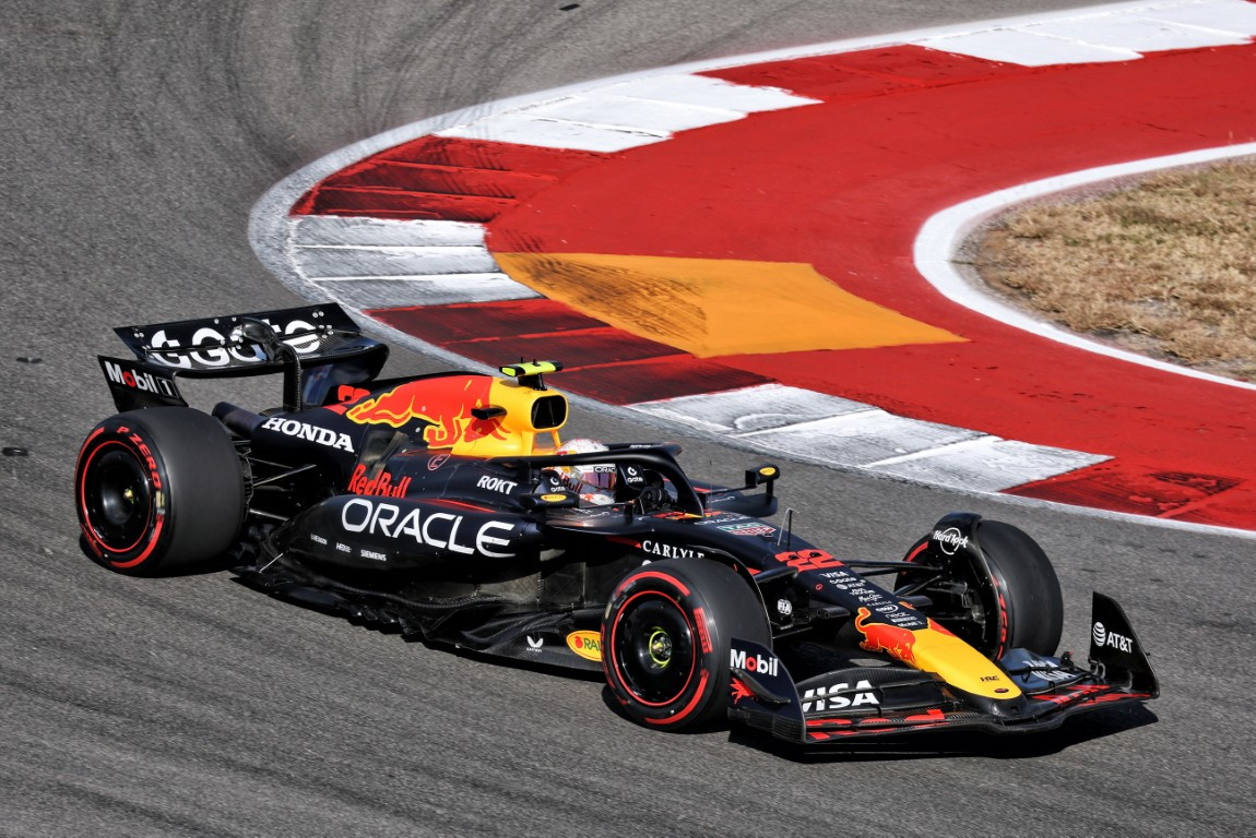 1/18 Minichamps 2025 Formula 1 Austin GP Oracle Red Bull Racing RB21 #22 Yuki Tsunoda Car Model