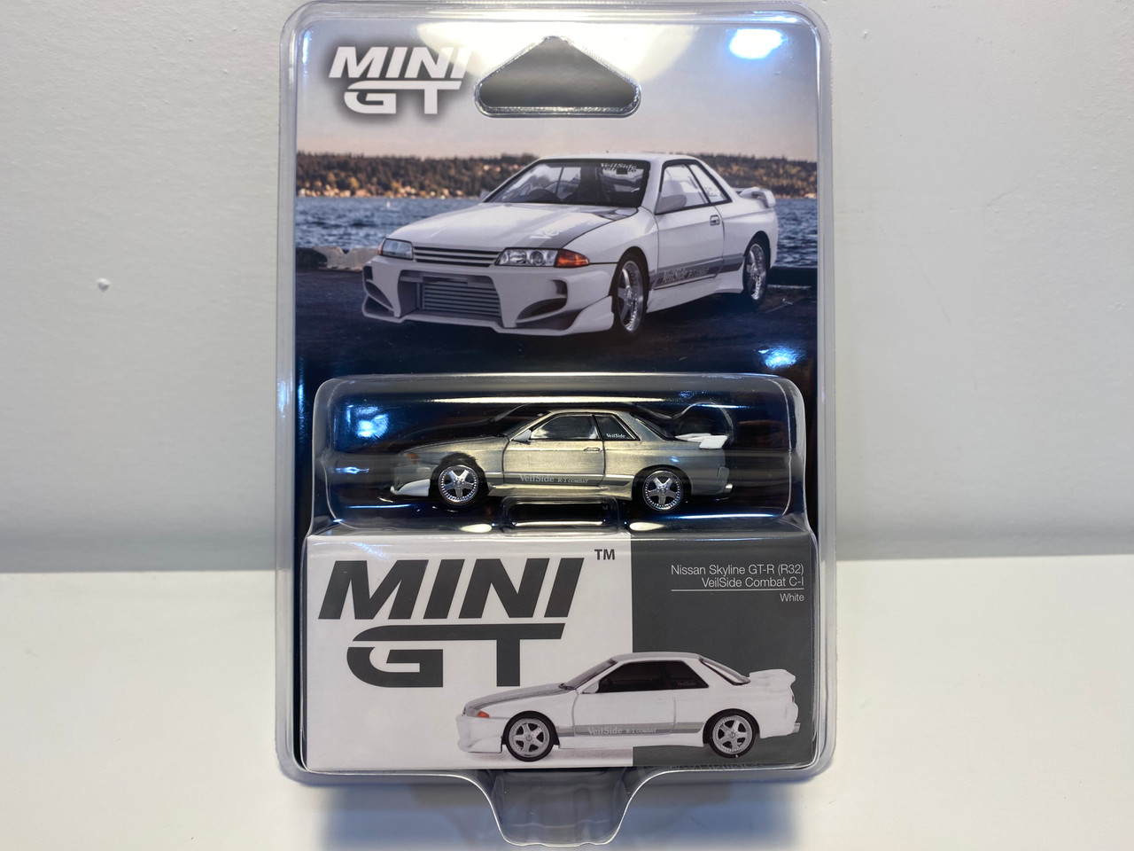 CHASE CAR 1/64 Mini GT Nissan Skyline GT-R (R32) VeilSide Combat C-I (White) Diecast Car Model