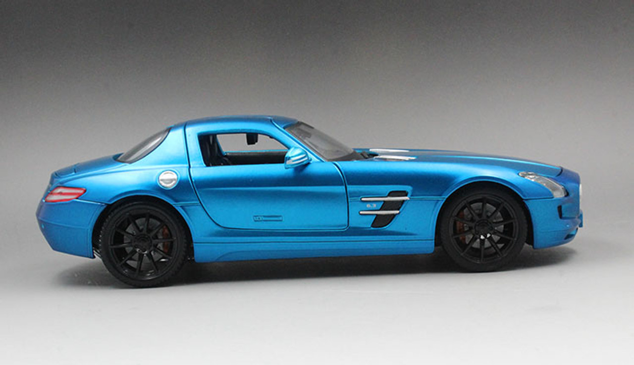 1/18 Maisto Mercedes-Benz Mercedes SLS AMG (Metallic Matte Blue) Diecast Car Model