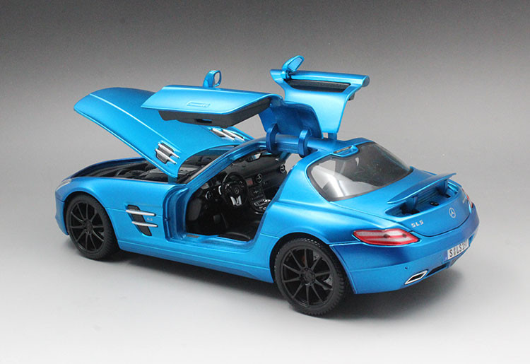1/18 Maisto Mercedes-Benz Mercedes SLS AMG (Metallic Matte Blue