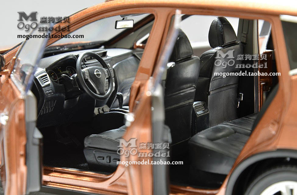 1/18 Dealer Edition Nissan Rogue X-Trail (Orange) Diecast Car