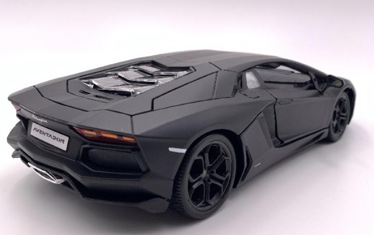 Achternaam Vermindering op vakantie 1/18 Bburago Lamborghini Aventador LP700-4 (Matte Black) Diecast Car Model  - LIVECARMODEL.com