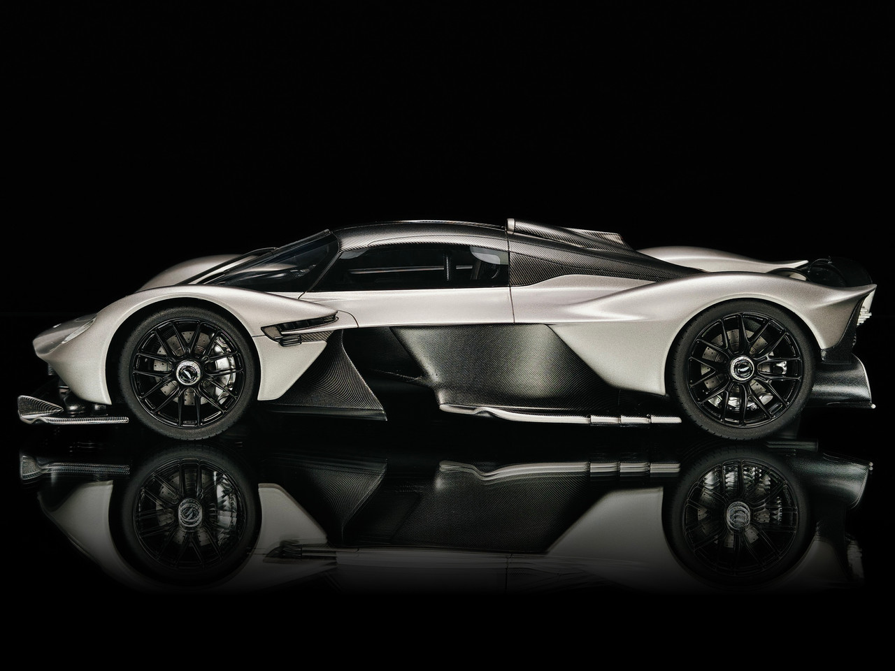 1/18 Frontiart Aston Martin Valkyrie (Satin Scintilla Silver) Car Model Limited 50 Pieces