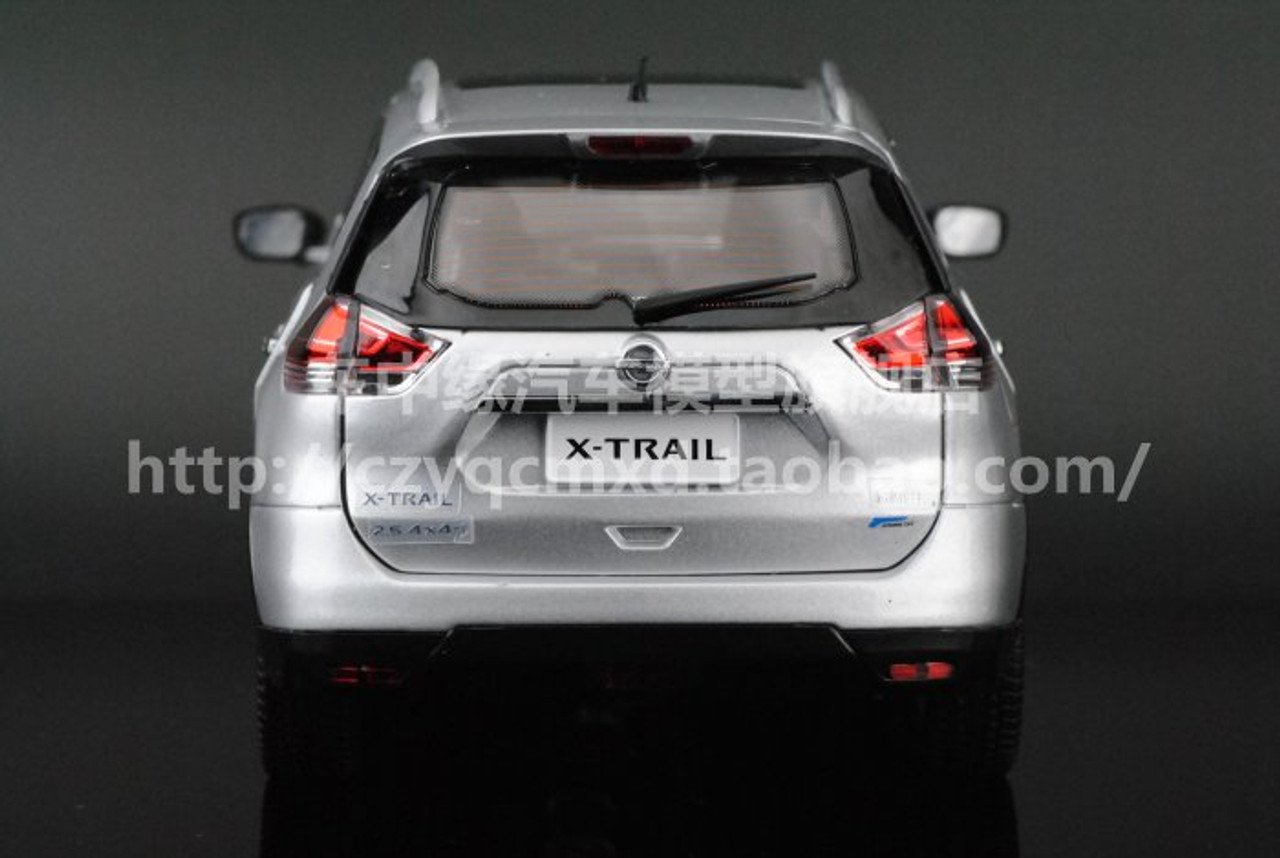 1/18 Dealer Edition 2013 2014 Nissan Rogue X-Trail XTrail (Silver) Diecast Car Model
