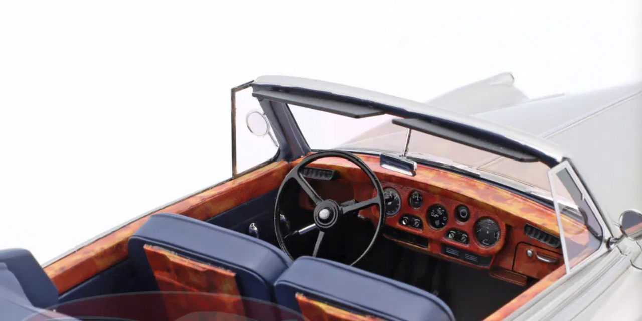 1/18 Cult Scale Models 1960-1962 Rolls Royce Silver Cloud II (Silver Metallic) Car Model