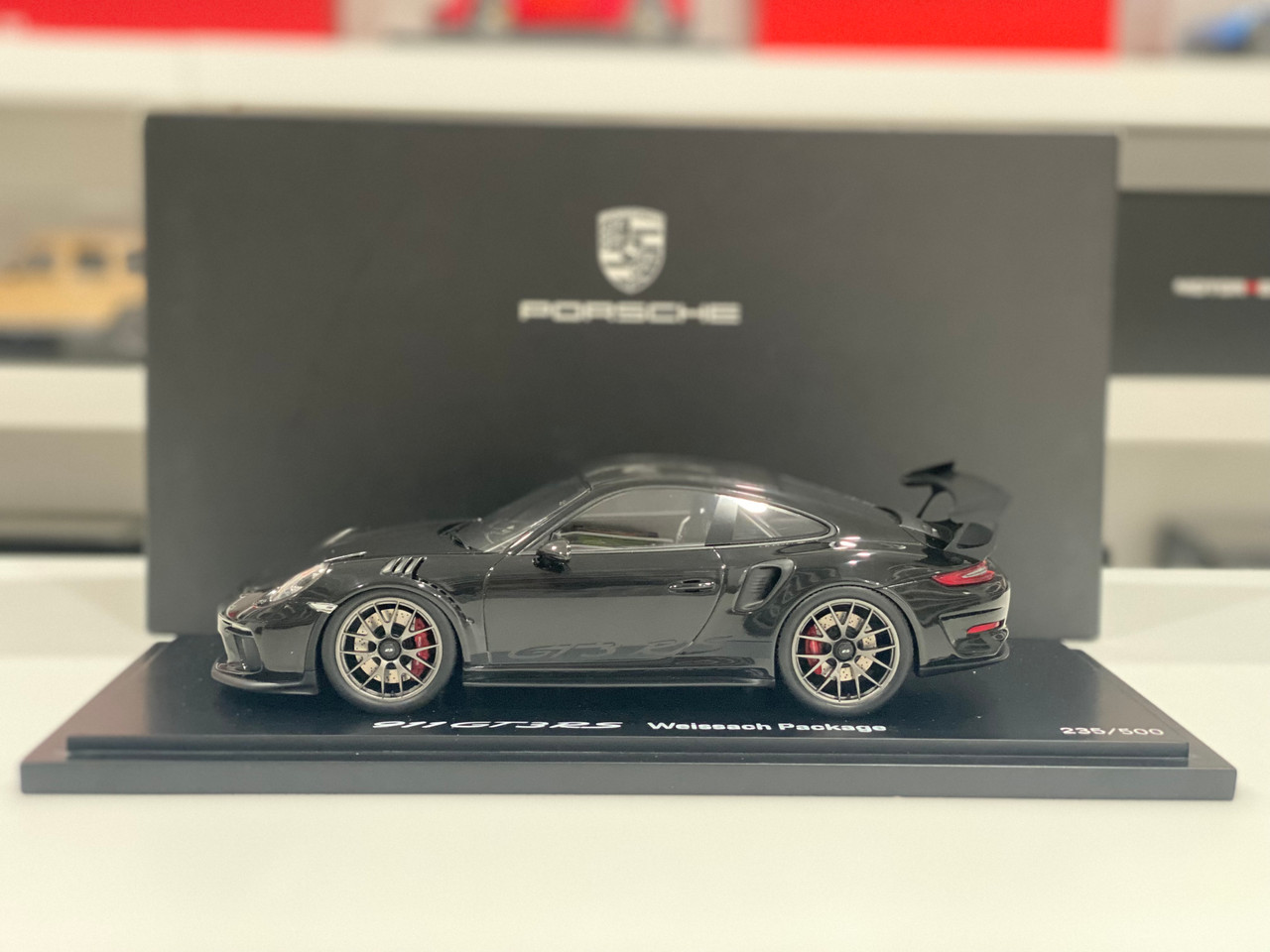 1/18 Dealer Edition Porsche 911 991.2 GT3 RS Weissach Package