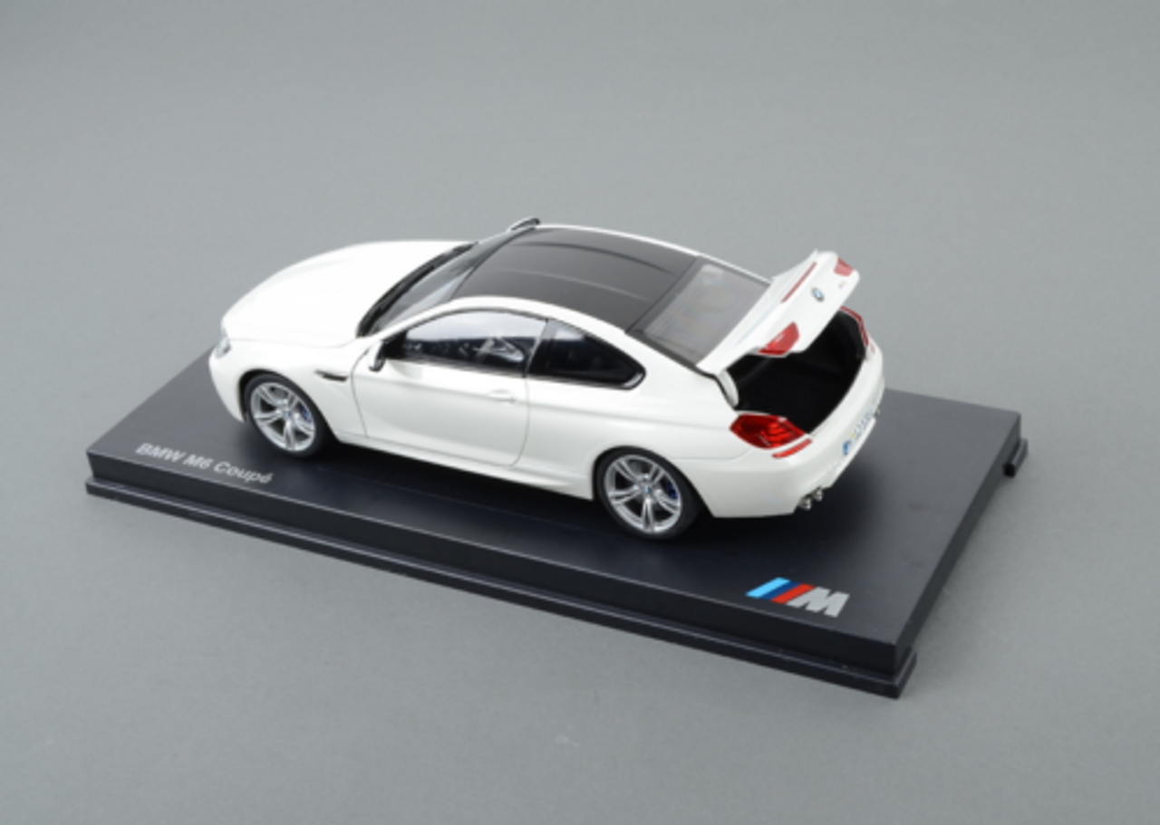 1/18 Dealer Edition BMW F13 M6 Coupe (White) Fully Open Diecast Car Model