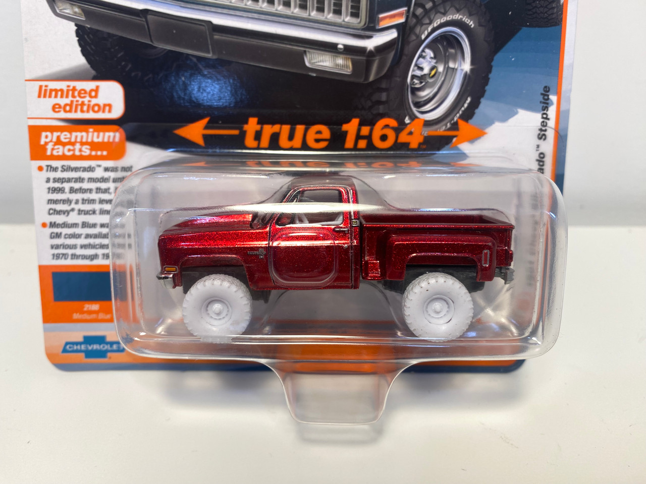 CHASE CAR 1/64 Auto World 1981 Chevrolet Silverado Stepside Pickup Truck (Red with White Wheels) Diecast Car Model