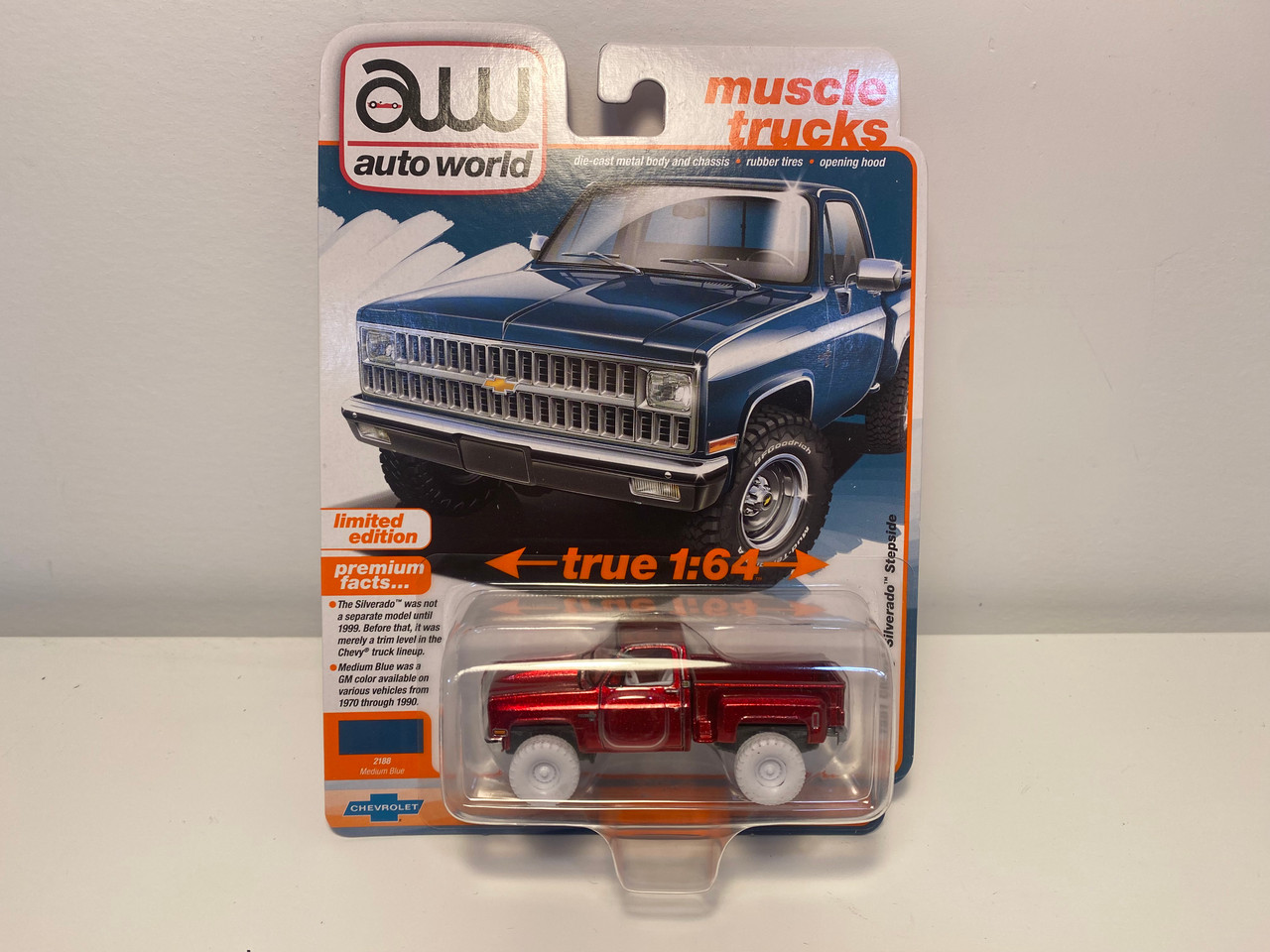 CHASE CAR 1/64 Auto World 1981 Chevrolet Silverado Stepside Pickup Truck (Red with White Wheels) Diecast Car Model