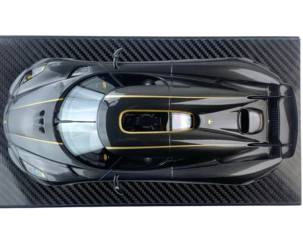 1/18 Frontiart Koenigsegg Regera Golden Knight (Carbon Black with