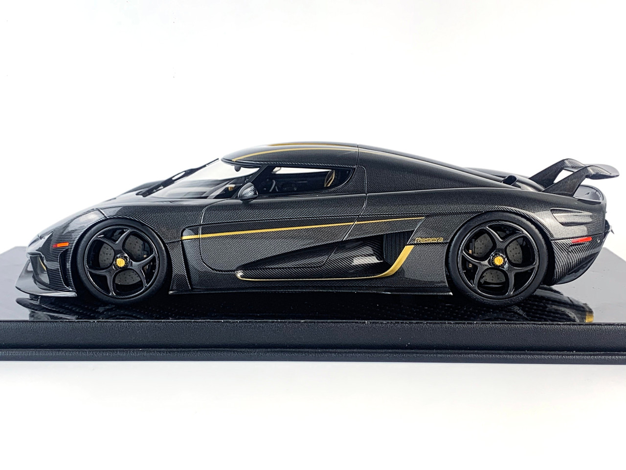 1/18 Frontiart Koenigsegg Regera Golden Knight (Carbon Black with