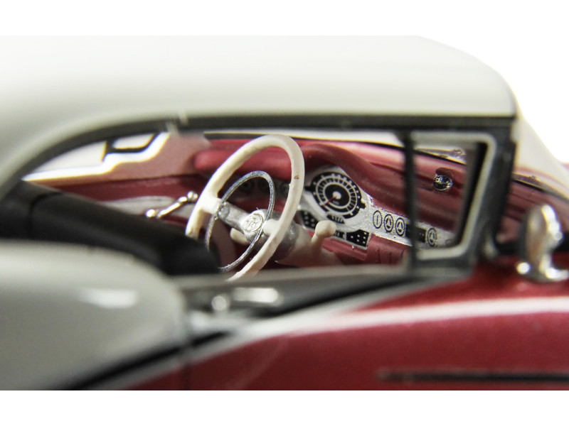 【a】 1957 Oldsmobile Starfire Royal Glow Red and Alcan White Limited