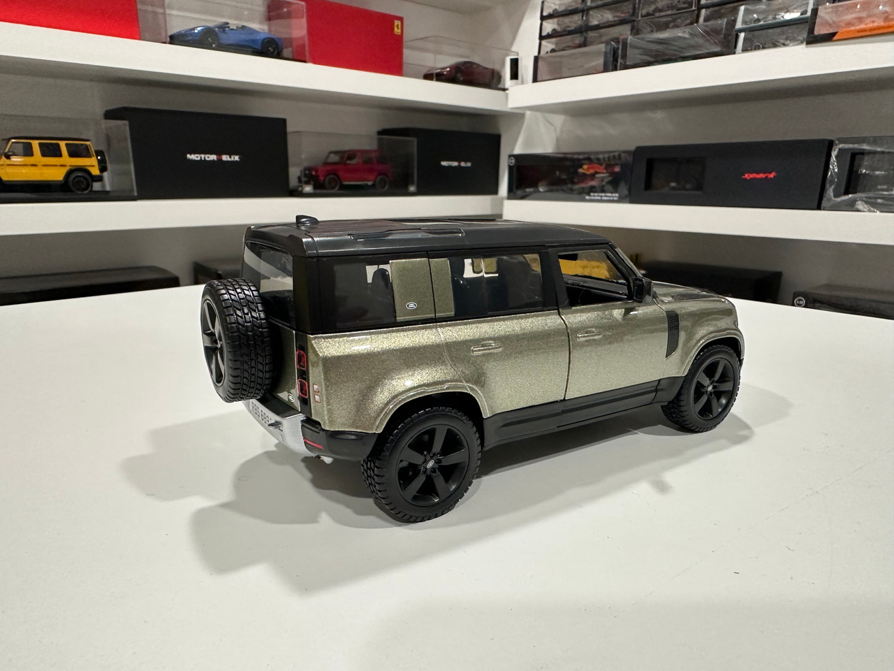 1/24 2022 Land Rover Defender 110 (Green Metallic with Black Top & Sunroof) Diecast Car Model (New No Retail Box)