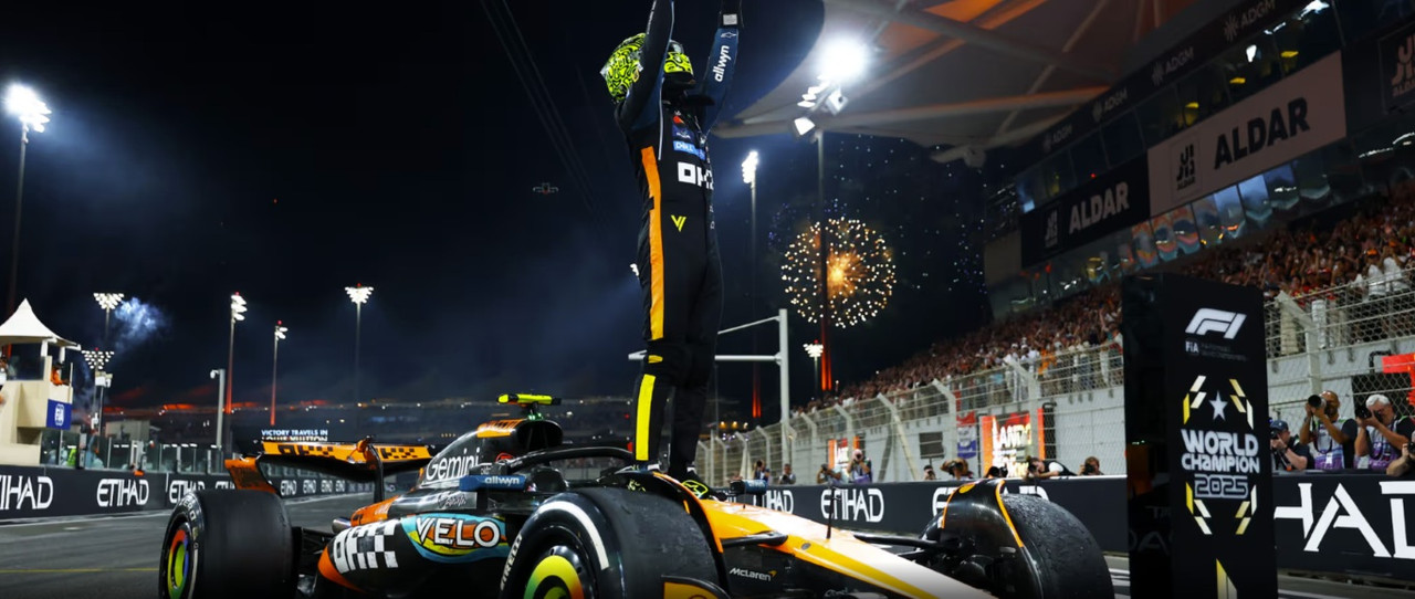 1/43 Minichamps 2025 Formula 1 Abu Dhabi GP 3rd Place Mclaren MCL39 #4 Lando Norris 2025 F1 World Champion Car Model with Pit Board & Lando Norris Figure