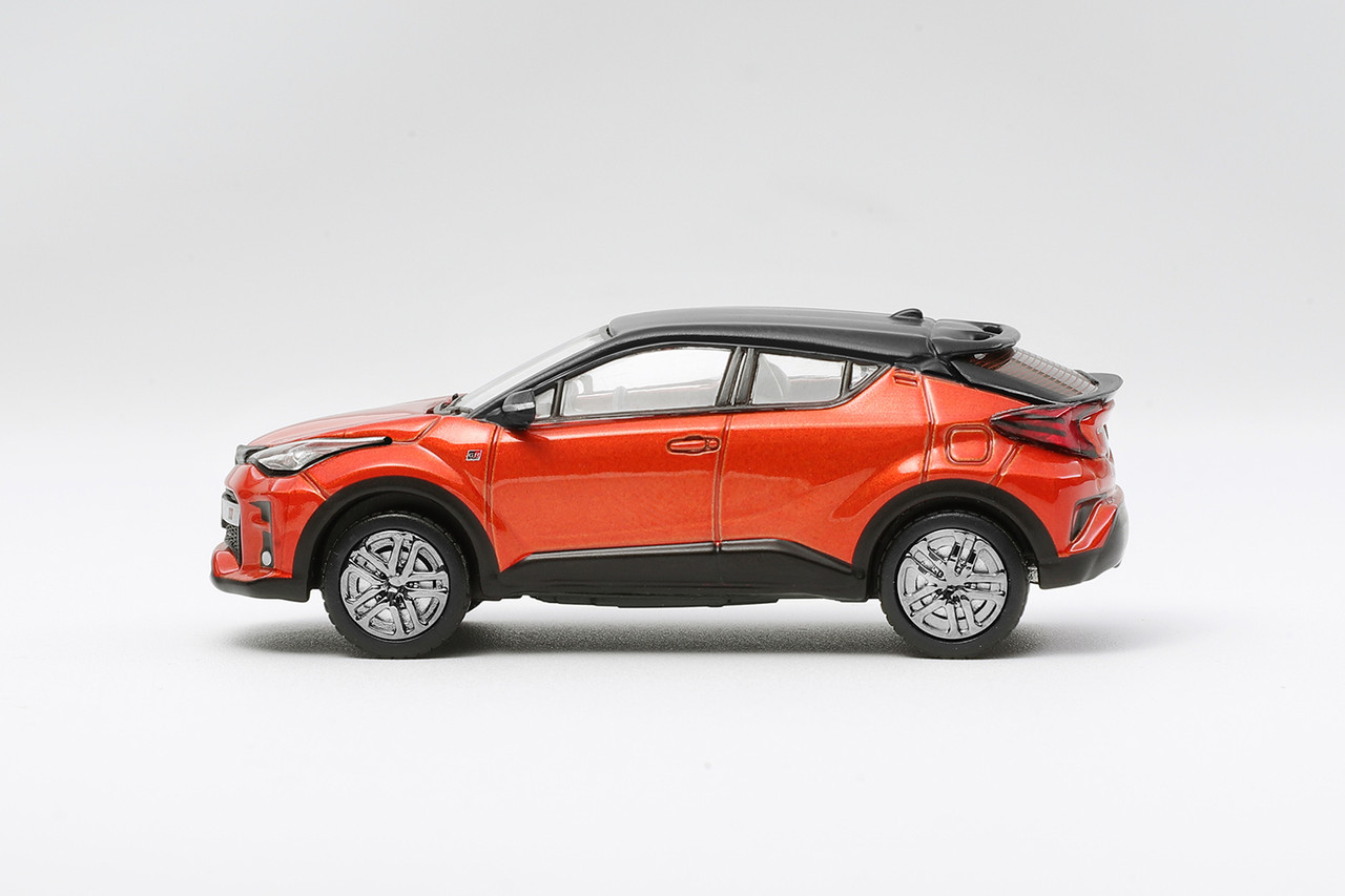TOYOTA CH-R ミニカー　070 1/64 DCT Toyota CH-R CHR (Orange) Diecast Car Model - LIVECARMODEL.com