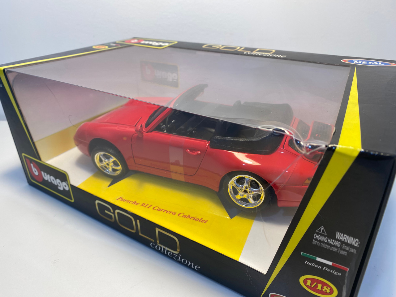 1/18 BBurago Porsche 911 (993) Carrera Cabriolet (Red) Diecast Car Model