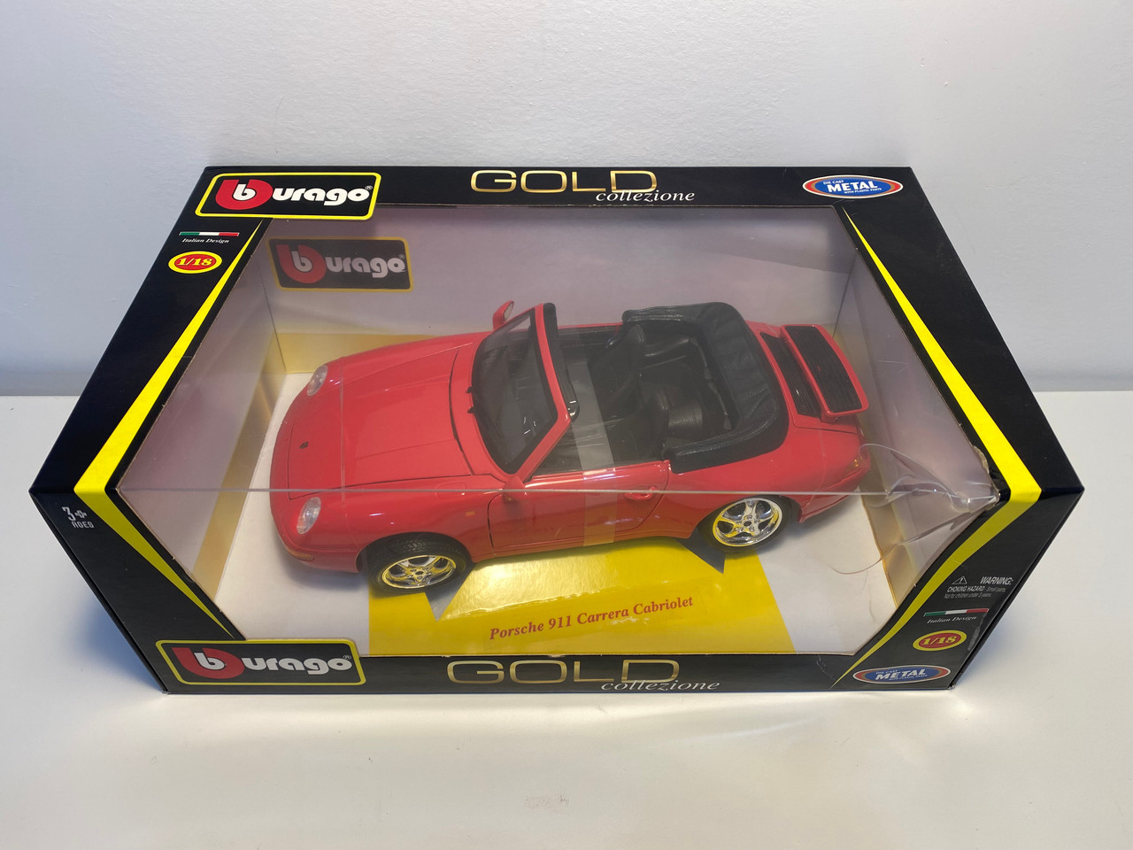 1/18 BBurago Porsche 911 (993) Carrera Cabriolet (Red) Diecast Car