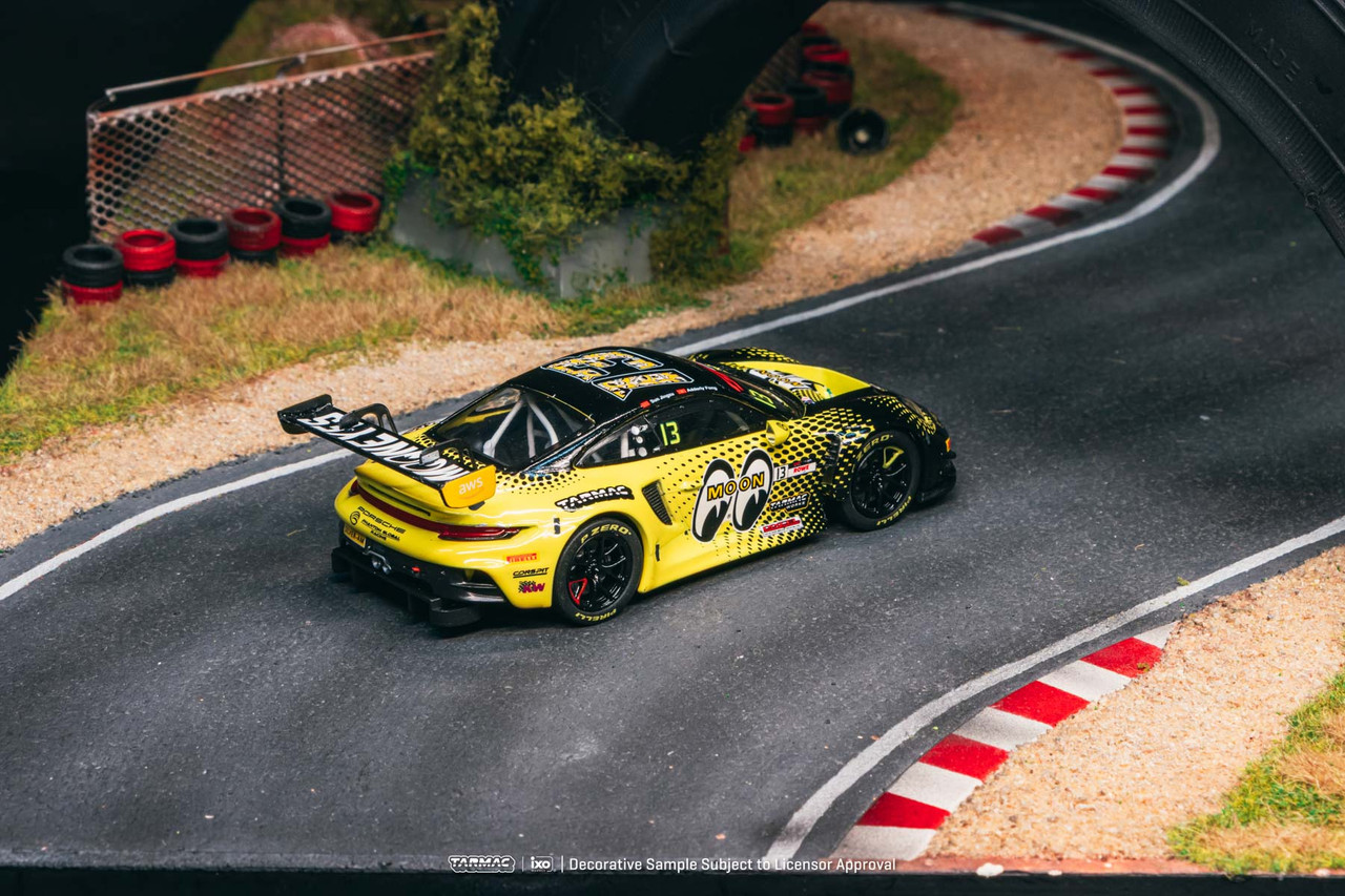 1/43 Tarmac Works Porsche 911 GT3 R Mooneyes GT World Challenge