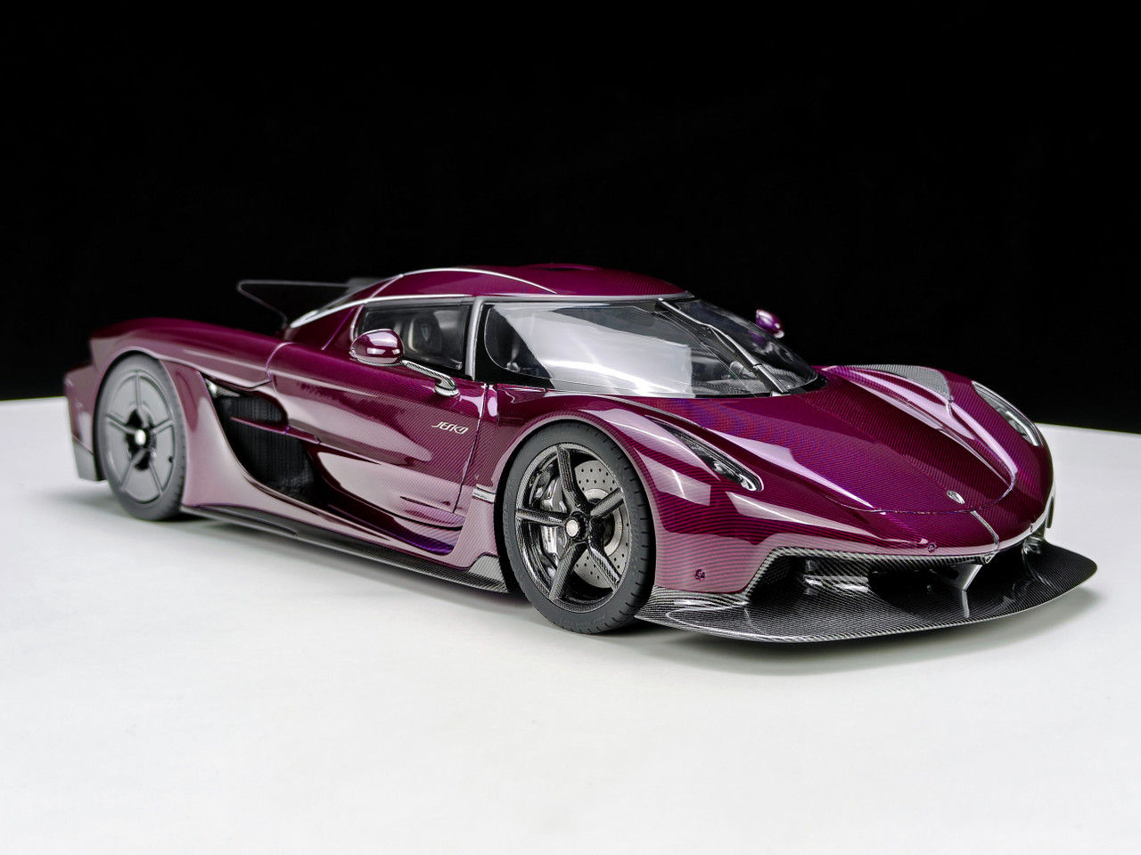 1/18 Frontiart Koenigsegg Jesko Absolut (Purple Tinted Carbon) Car Model Limited 100 Pieces