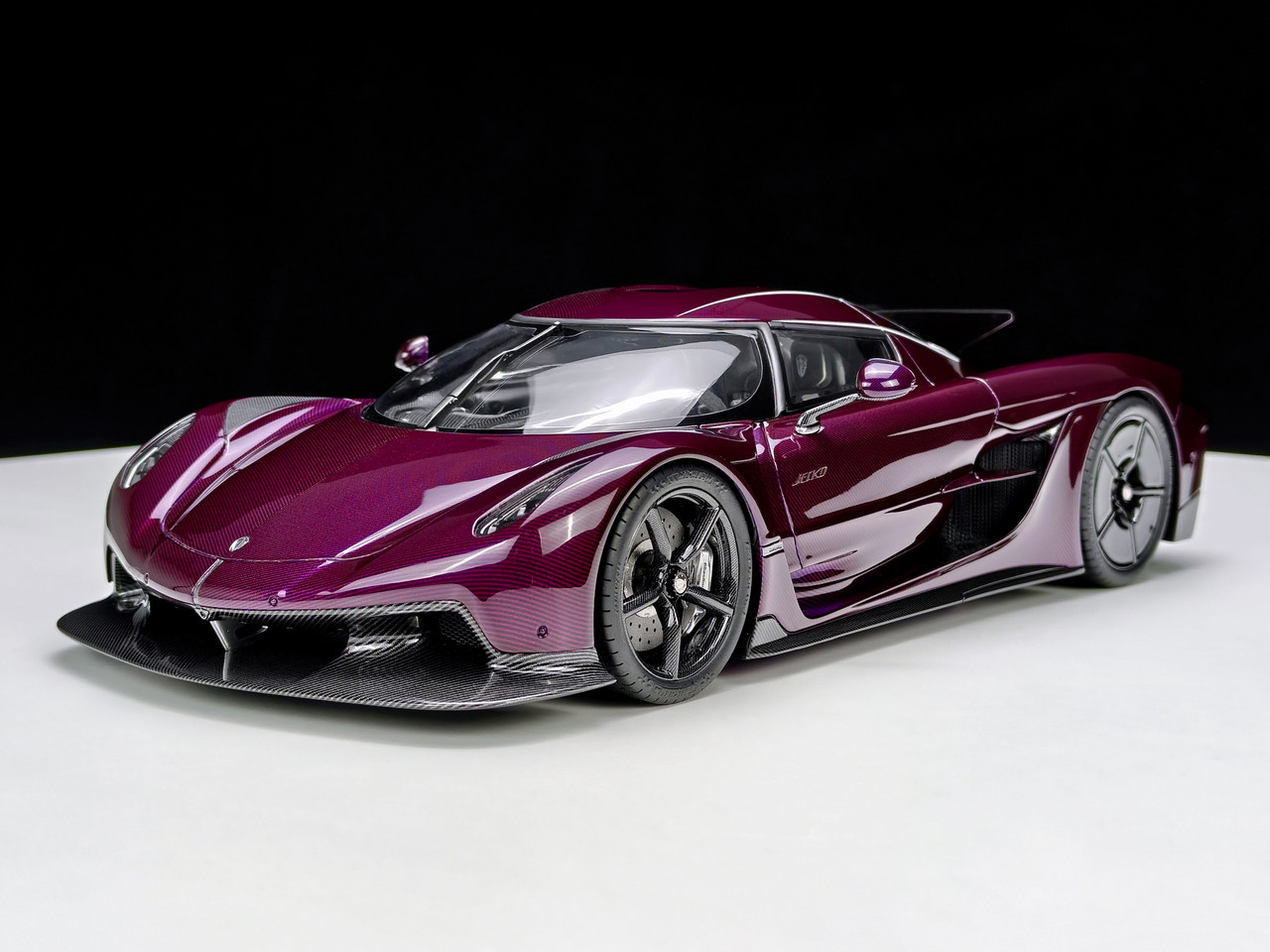 1/18 Frontiart Koenigsegg Jesko Absolut (Purple Tinted Carbon) Car