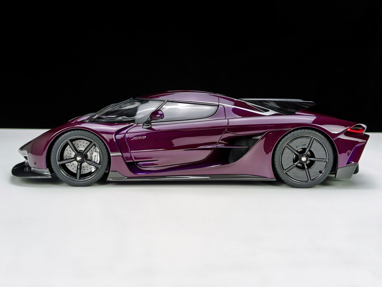 1/18 Frontiart Koenigsegg Jesko Absolut (Purple Tinted Carbon) Car