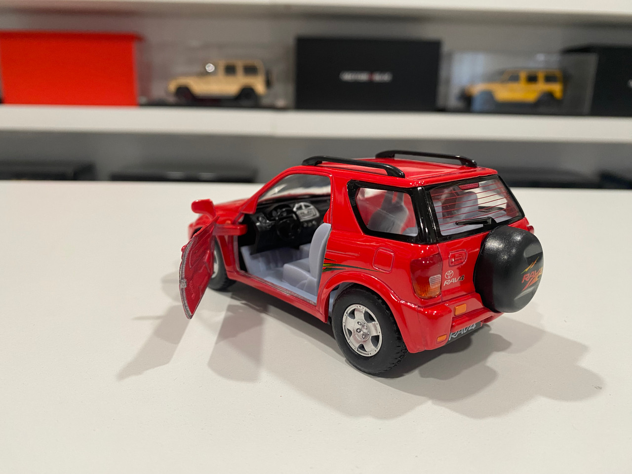 1/32 Kinsmart 2000 Toyota Rav 4 (Red) Pullback Toy Model Car (New no retail box)