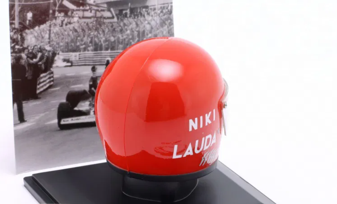 1/5 Spark 1975 Formula 1 Niki Lauda Ferrari #12 Formula 1 World Champion 1975 Helmet Model