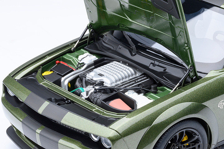1/18 AUTOart 2022 Dodge Challenger SRT Jailbreak (F8 Green) Car Model