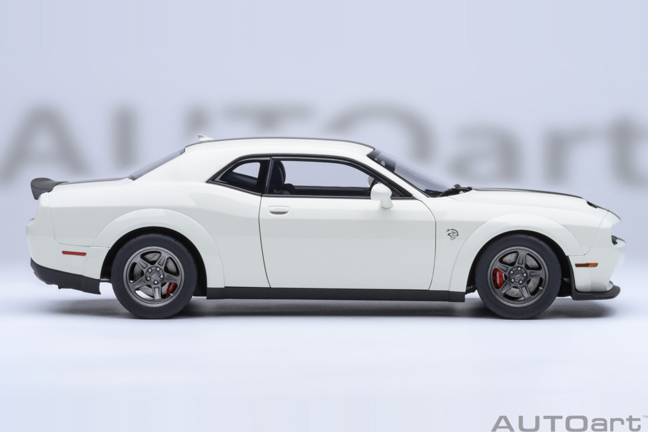 1/18 AUTOart 2023 1/18 Doge Challenger SRT Super Stock (Knuckle White) Car Model