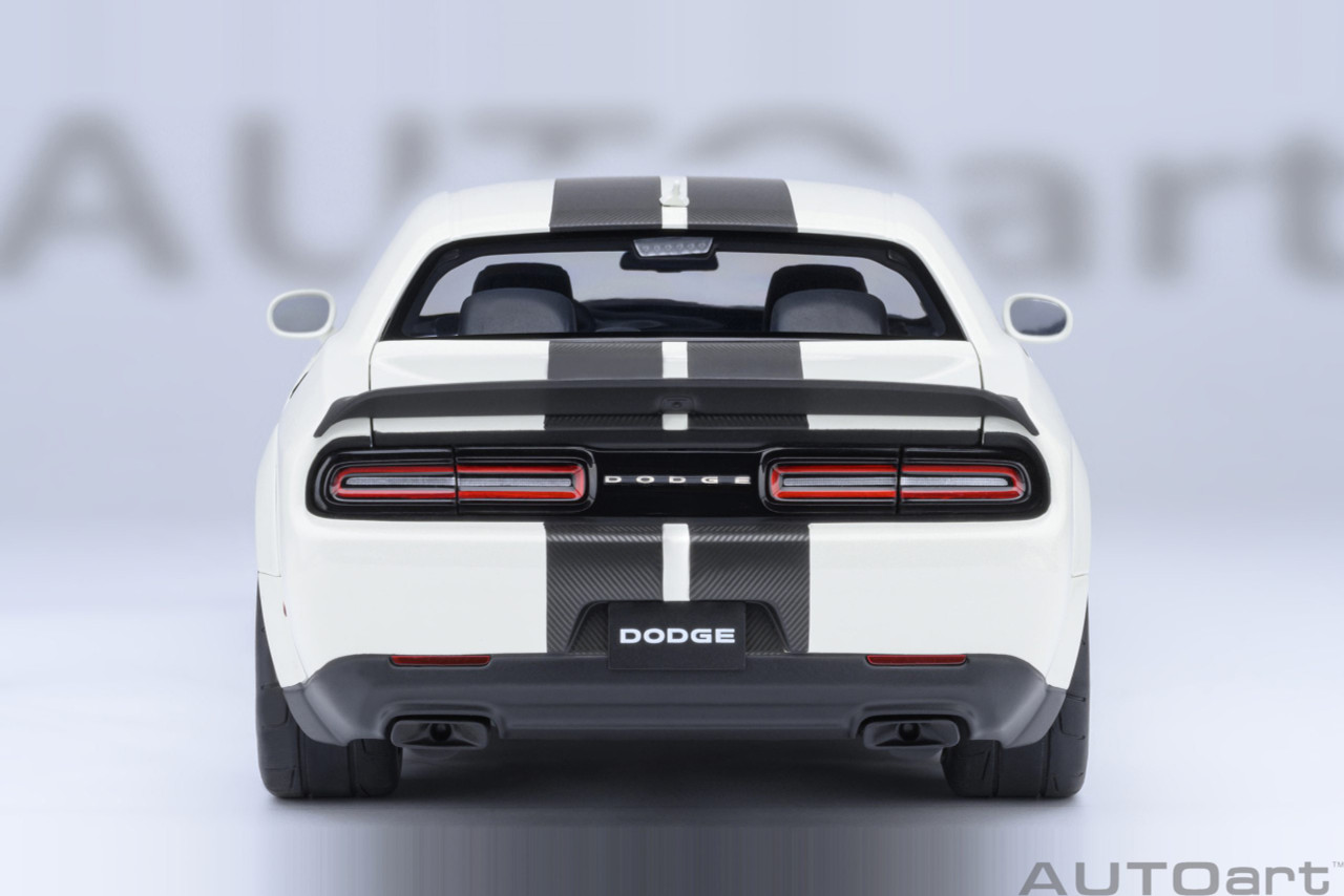 1/18 AUTOart 2023 1/18 Doge Challenger SRT Super Stock (Knuckle White) Car Model
