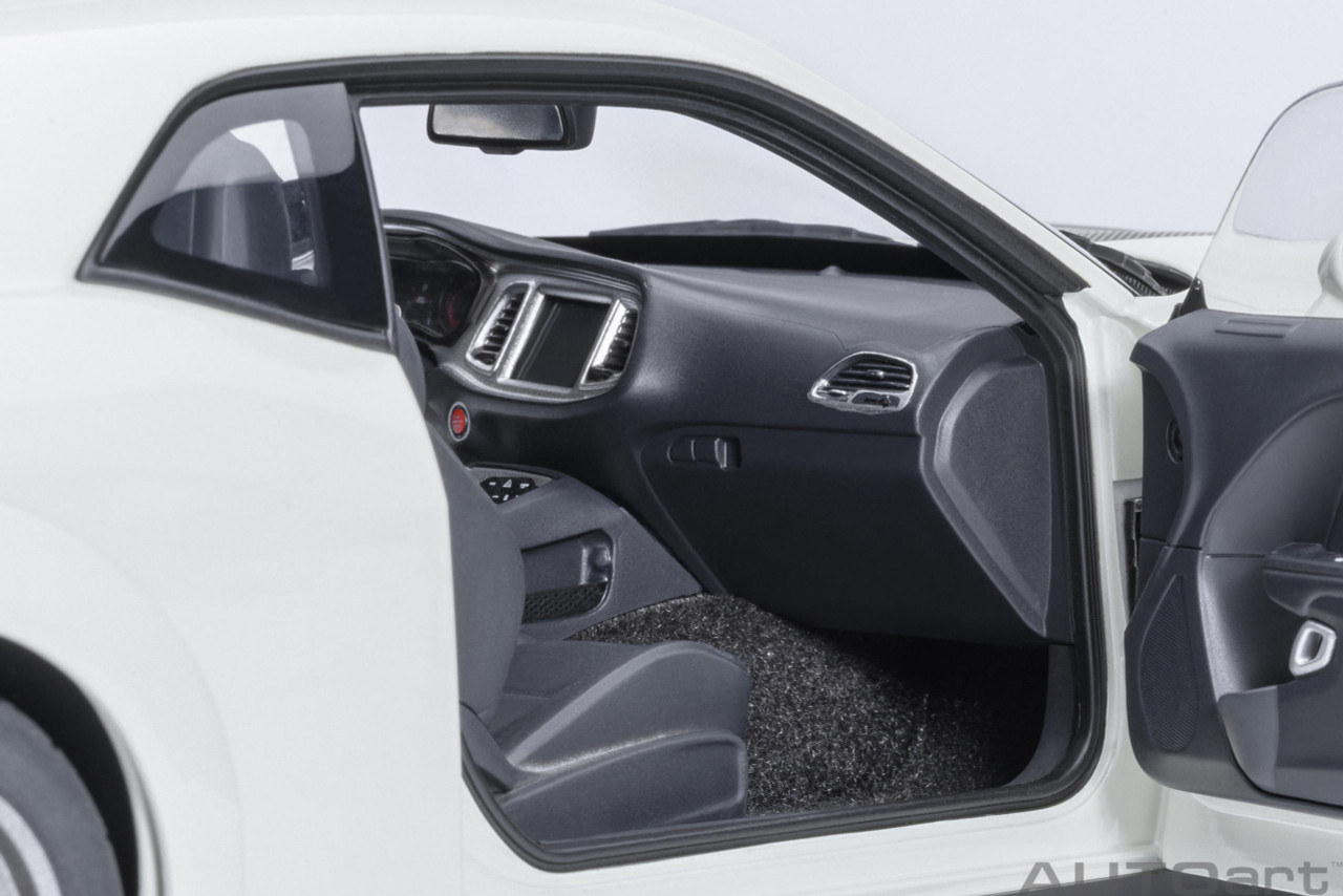 1/18 AUTOart 2023 1/18 Doge Challenger SRT Super Stock (Knuckle White) Car Model